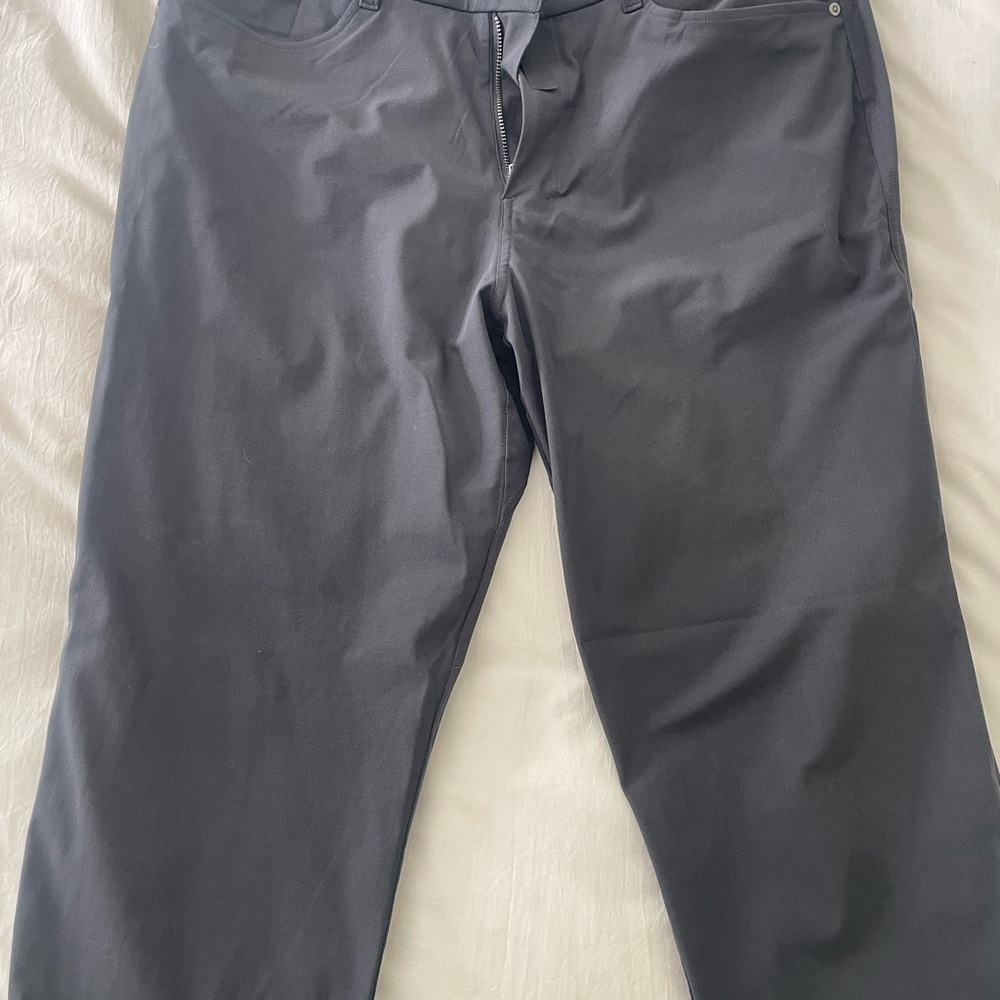 Men's ABC Classic-Fit 5 Pocket Pant 32L Warpstreme / Color: Obsidian / Size 35